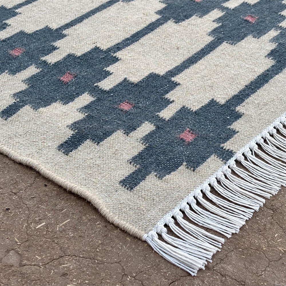 Handcrafted Vintage Multicolor Wool Dhurrie For Living